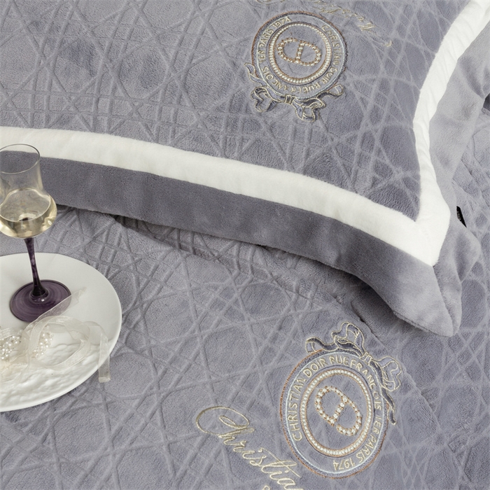 91家纺网 家纺一手货源 找家纺 馨蕊家居 2025新款秋冬轻奢煦暖绒系列四件套-绒拾梦 绒拾梦-北卡蓝