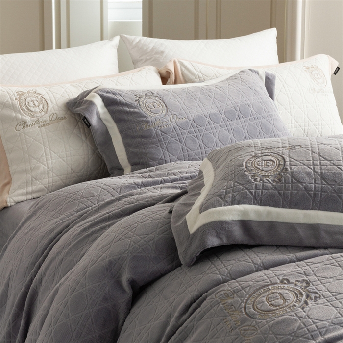 91家纺网 家纺一手货源 找家纺 馨蕊家居 2025新款秋冬轻奢煦暖绒系列四件套-绒拾梦 绒拾梦-北卡蓝