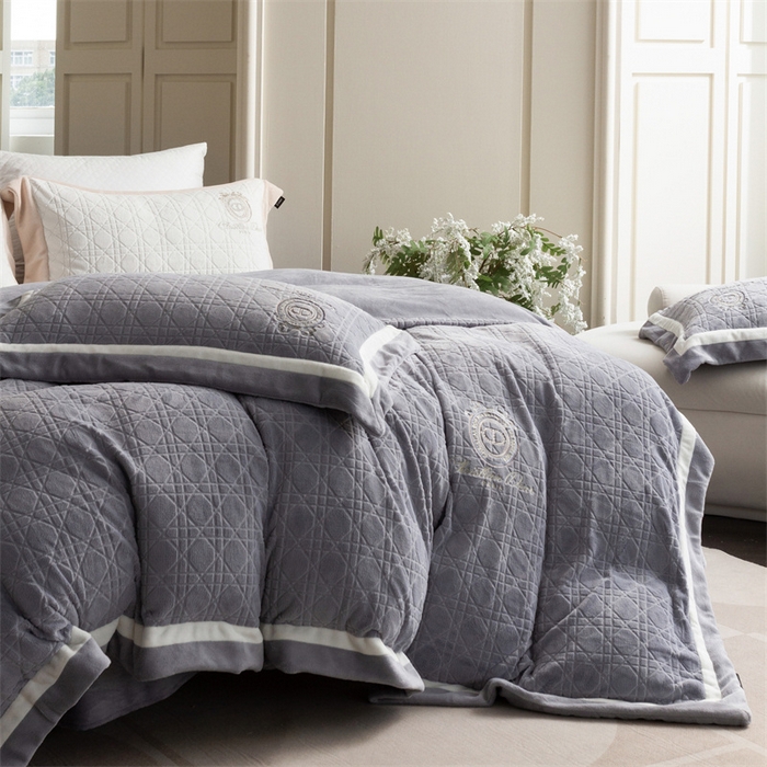 91家纺网 家纺一手货源 找家纺 馨蕊家居 2025新款秋冬轻奢煦暖绒系列四件套-绒拾梦 绒拾梦-北卡蓝