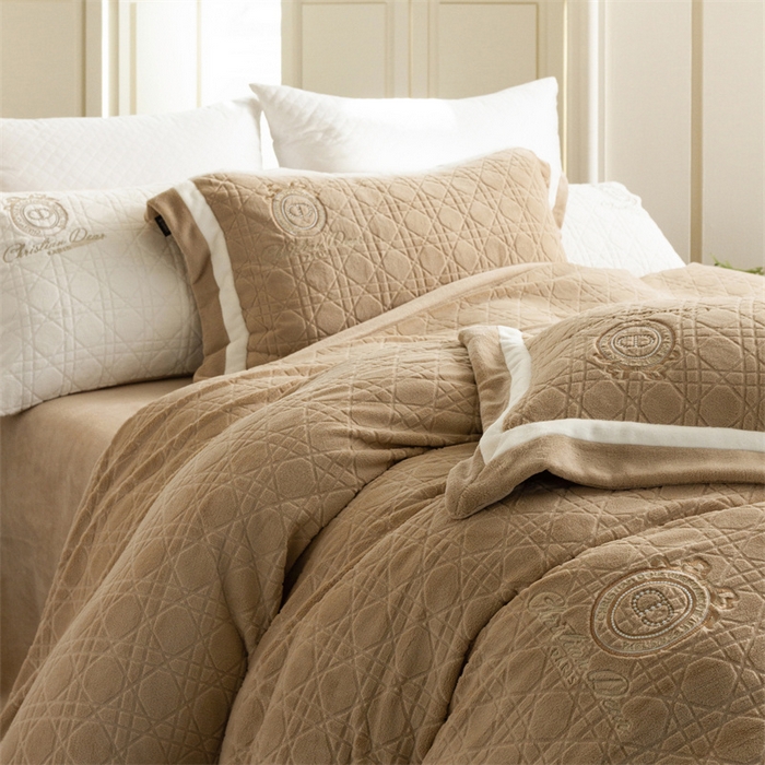 91家纺网 家纺一手货源 找家纺 馨蕊家居 2025新款秋冬轻奢煦暖绒系列四件套-绒拾梦 绒拾梦-丁香褐