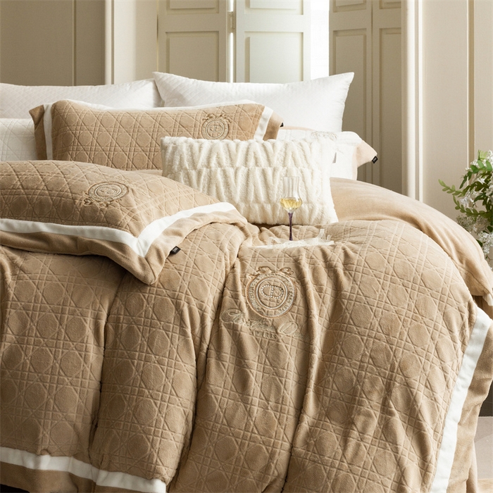 91家纺网 家纺一手货源 找家纺 馨蕊家居 2025新款秋冬轻奢煦暖绒系列四件套-绒拾梦 绒拾梦-丁香褐