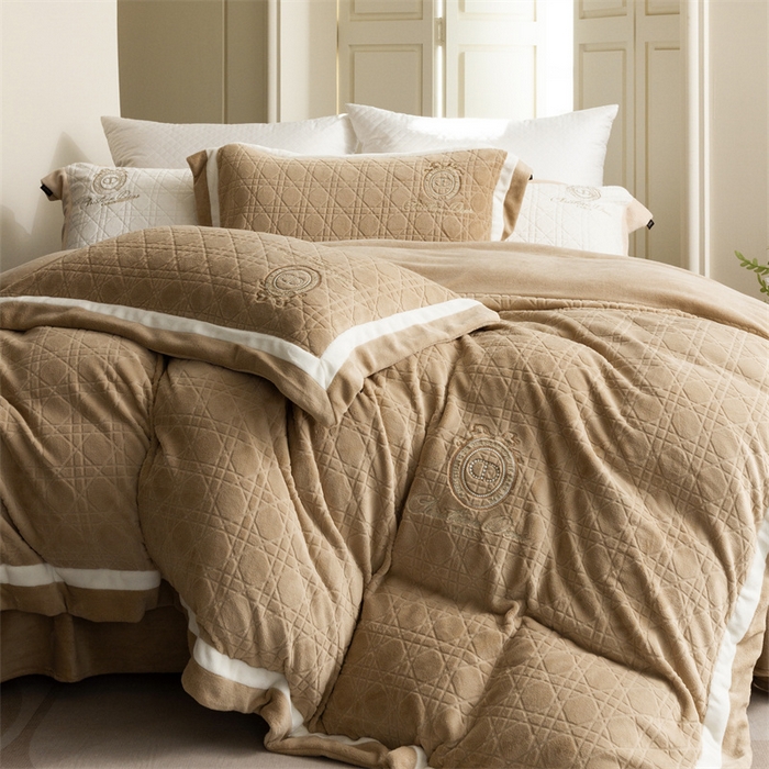 91家纺网 家纺一手货源 找家纺 馨蕊家居 2025新款秋冬轻奢煦暖绒系列四件套-绒拾梦 绒拾梦-丁香褐