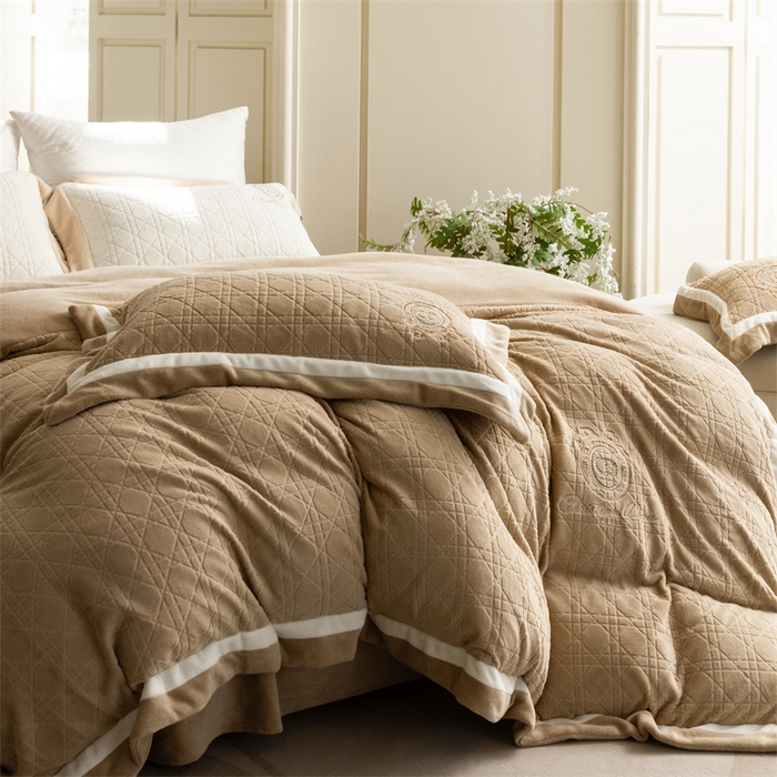 91家纺网 家纺一手货源 找家纺 馨蕊家居 2025新款秋冬轻奢煦暖绒系列四件套-绒拾梦 绒拾梦-丁香褐