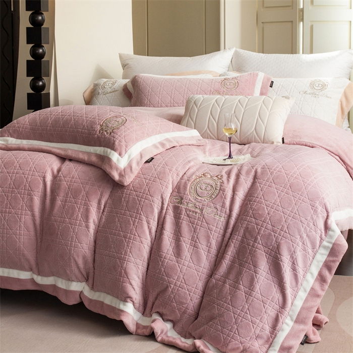 91家纺网 家纺一手货源 找家纺 馨蕊家居 2025新款秋冬轻奢煦暖绒系列四件套-绒拾梦 绒拾梦-蔷薇粉