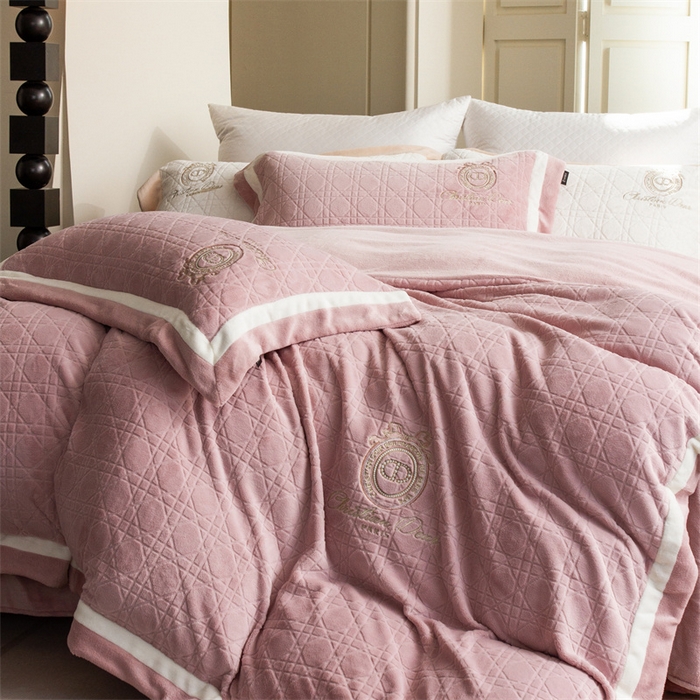 91家纺网 家纺一手货源 找家纺 馨蕊家居 2025新款秋冬轻奢煦暖绒系列四件套-绒拾梦 绒拾梦-蔷薇粉