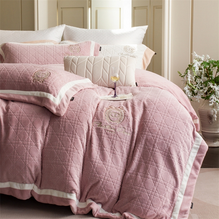 91家纺网 家纺一手货源 找家纺 馨蕊家居 2025新款秋冬轻奢煦暖绒系列四件套-绒拾梦 绒拾梦-蔷薇粉