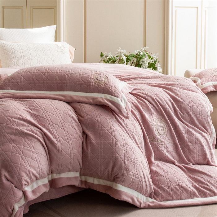 91家纺网 家纺一手货源 找家纺 馨蕊家居 2025新款秋冬轻奢煦暖绒系列四件套-绒拾梦 绒拾梦-蔷薇粉