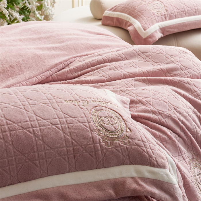 91家纺网 家纺一手货源 找家纺 馨蕊家居 2025新款秋冬轻奢煦暖绒系列四件套-绒拾梦 绒拾梦-蔷薇粉