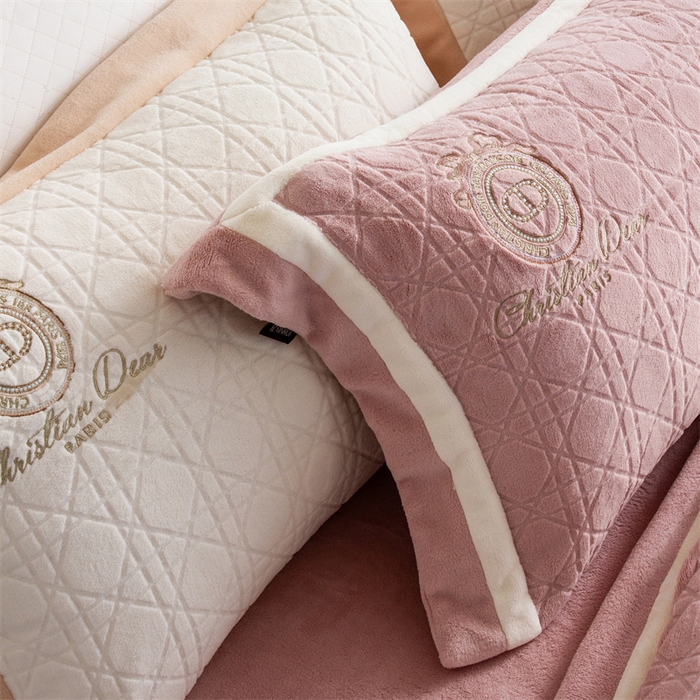 91家纺网 家纺一手货源 找家纺 馨蕊家居 2025新款秋冬轻奢煦暖绒系列四件套-绒拾梦 绒拾梦-蔷薇粉