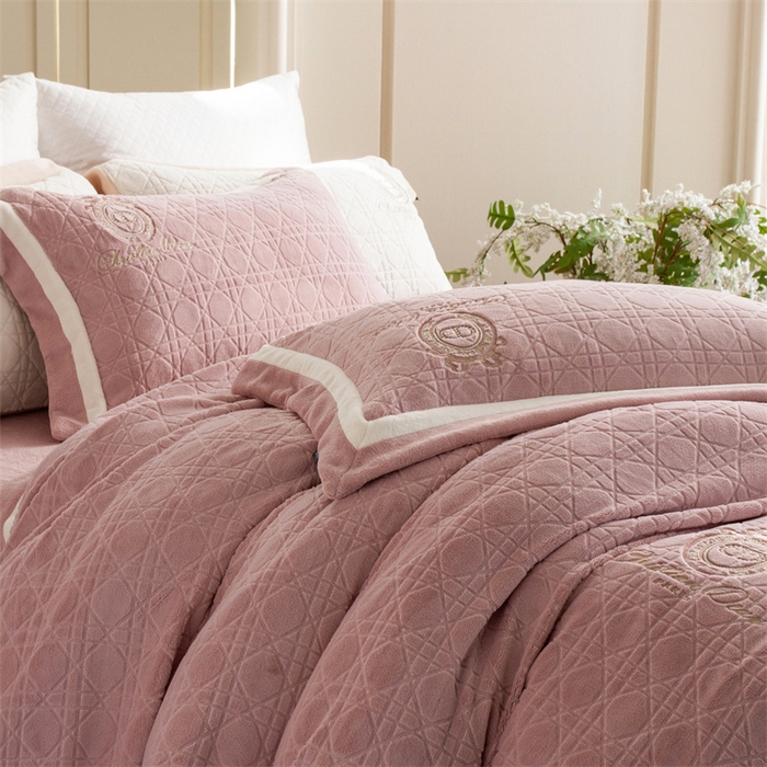 91家纺网 家纺一手货源 找家纺 馨蕊家居 2025新款秋冬轻奢煦暖绒系列四件套-绒拾梦 绒拾梦-蔷薇粉