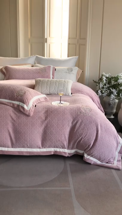 91家纺网 家纺一手货源 找家纺 馨蕊家居 2025新款秋冬轻奢煦暖绒系列四件套-绒拾梦 绒拾梦-蔷薇粉