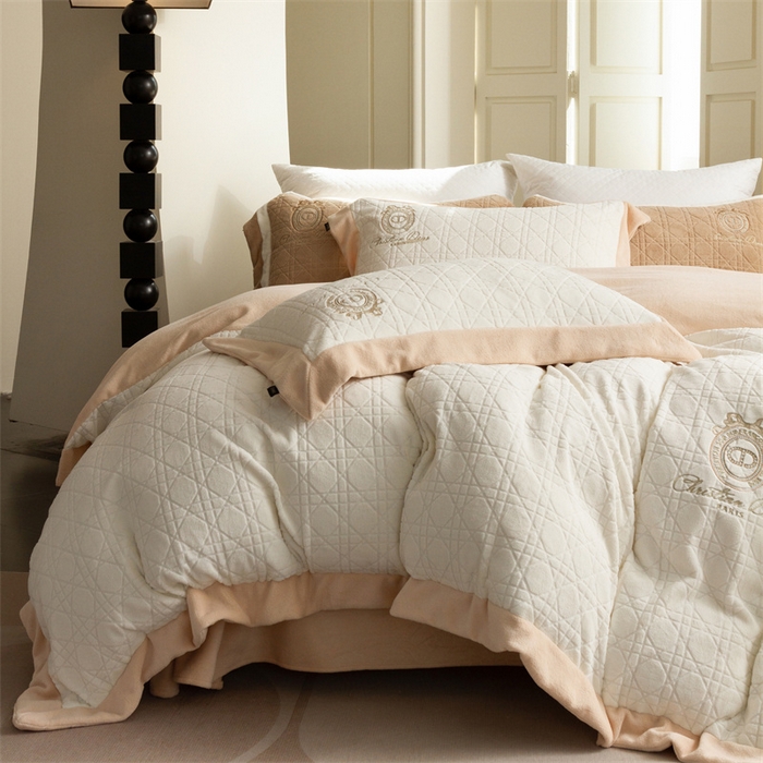 91家纺网 家纺一手货源 找家纺 馨蕊家居 2025新款秋冬轻奢煦暖绒系列四件套-绒拾梦 绒拾梦-月光白