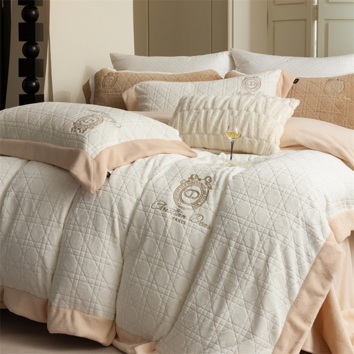 91家纺网 家纺一手货源 找家纺 馨蕊家居 2025新款秋冬轻奢煦暖绒系列四件套-绒拾梦 绒拾梦-月光白