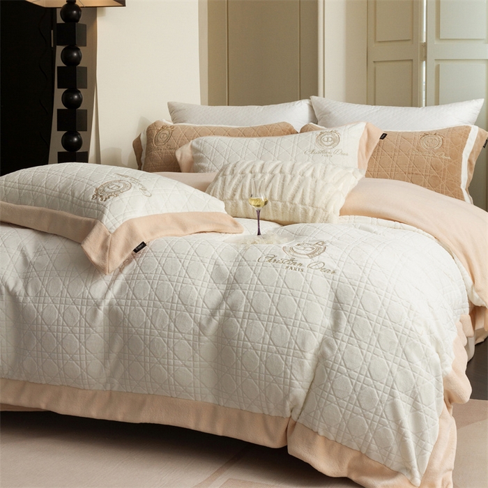 91家纺网 家纺一手货源 找家纺 馨蕊家居 2025新款秋冬轻奢煦暖绒系列四件套-绒拾梦 绒拾梦-月光白