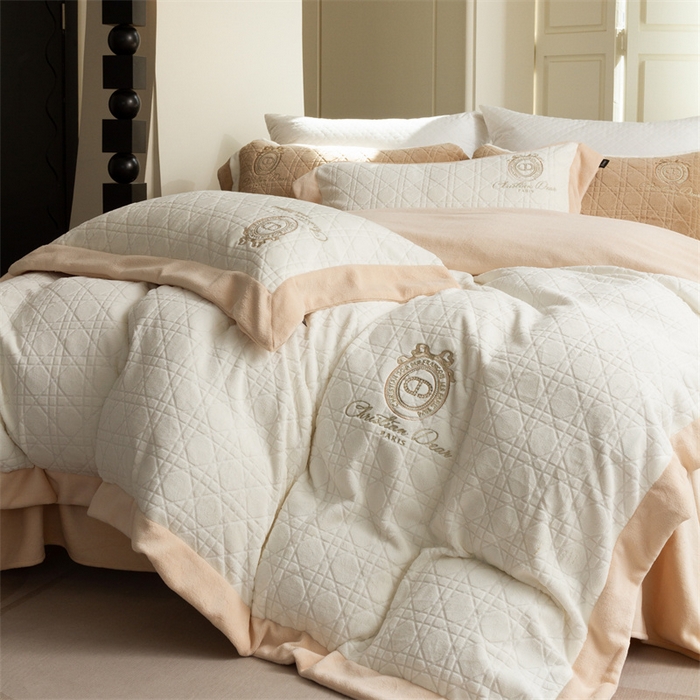 91家纺网 家纺一手货源 找家纺 馨蕊家居 2025新款秋冬轻奢煦暖绒系列四件套-绒拾梦 绒拾梦-月光白