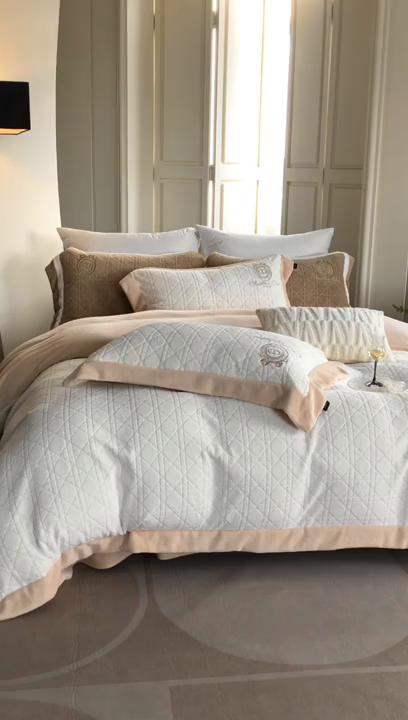 91家纺网 家纺一手货源 找家纺 馨蕊家居 2025新款秋冬轻奢煦暖绒系列四件套-绒拾梦 绒拾梦-月光白