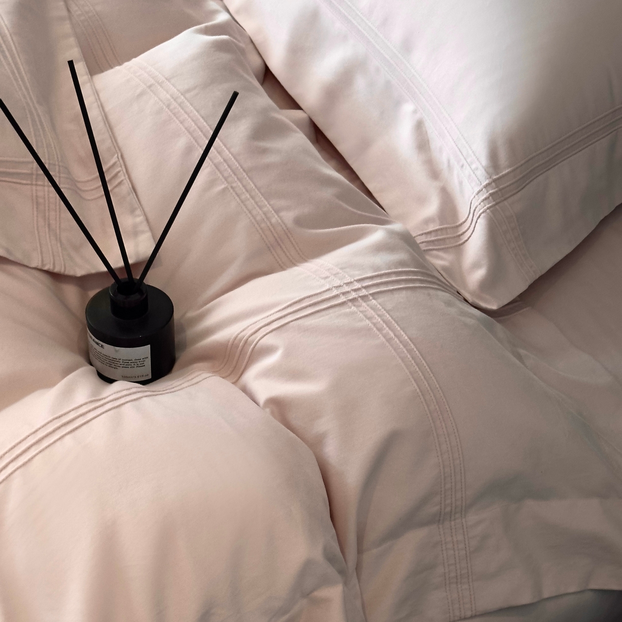 91家纺网 家纺一手货源 找家纺 时亿家居 2025秋冬新款简约100支长绒棉全棉纯棉磨毛四件套-波士顿 波士顿-雾粉