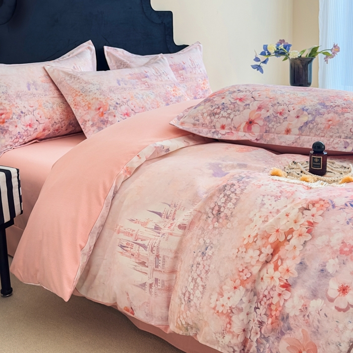 91家纺网 家纺一手货源 找家纺 喜四方 2025新款加厚全棉大版印花四件套 花园城堡-粉