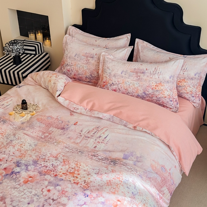 91家纺网 家纺一手货源 找家纺 喜四方 2025新款加厚全棉大版印花四件套 花园城堡-粉