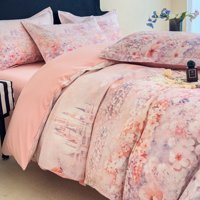 91家纺网 家纺一手货源 找家纺 喜四方 2025新款加厚全棉大版印花四件套 花园城堡-粉