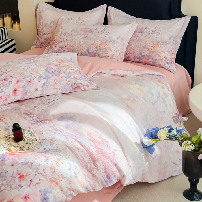 91家纺网 家纺一手货源 找家纺 喜四方 2025新款加厚全棉大版印花四件套 花园城堡-粉