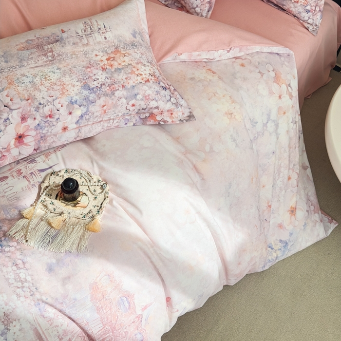 91家纺网 家纺一手货源 找家纺 喜四方 2025新款加厚全棉大版印花四件套 花园城堡-粉