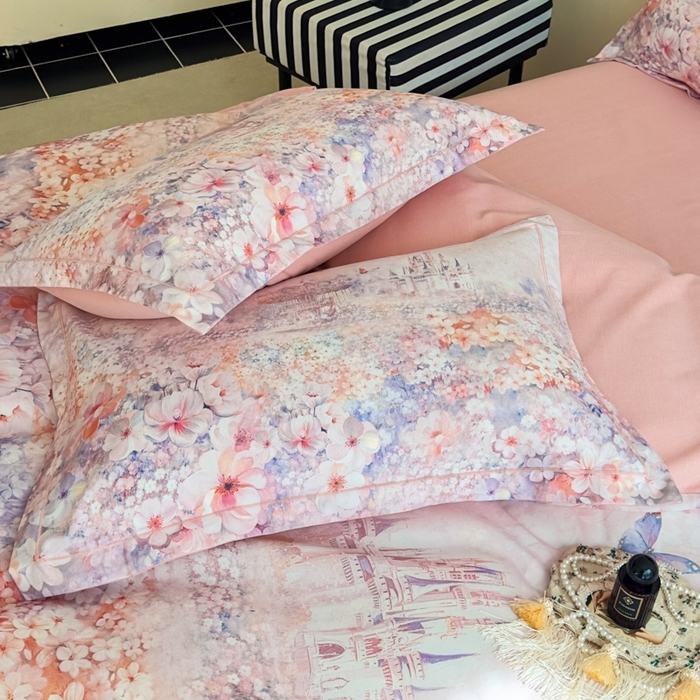 91家纺网 家纺一手货源 找家纺 喜四方 2025新款加厚全棉大版印花四件套 花园城堡-粉