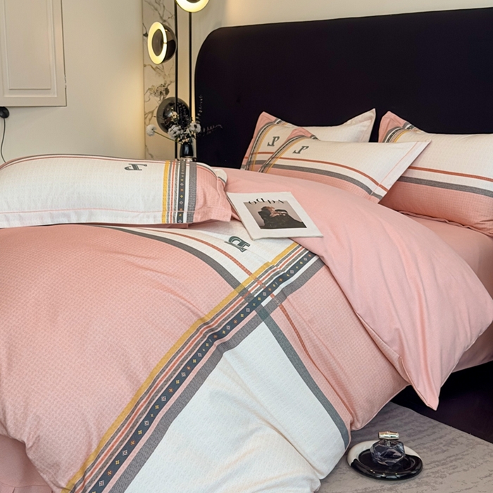 91家纺网 家纺一手货源 找家纺 喜四方 2025新款加厚全棉大版印花四件套 秋日摩卡粉