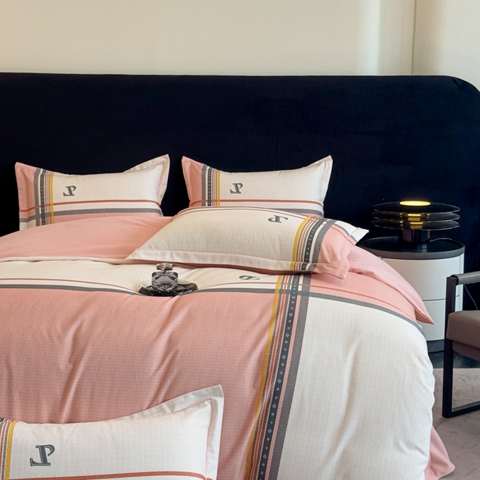 91家纺网 家纺一手货源 找家纺 喜四方 2025新款加厚全棉大版印花四件套 秋日摩卡粉