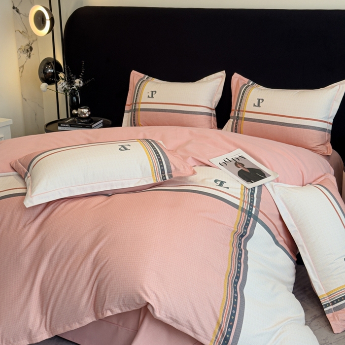 91家纺网 家纺一手货源 找家纺 喜四方 2025新款加厚全棉大版印花四件套 秋日摩卡粉