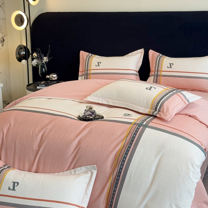 91家纺网 家纺一手货源 找家纺 喜四方 2025新款加厚全棉大版印花四件套 秋日摩卡粉