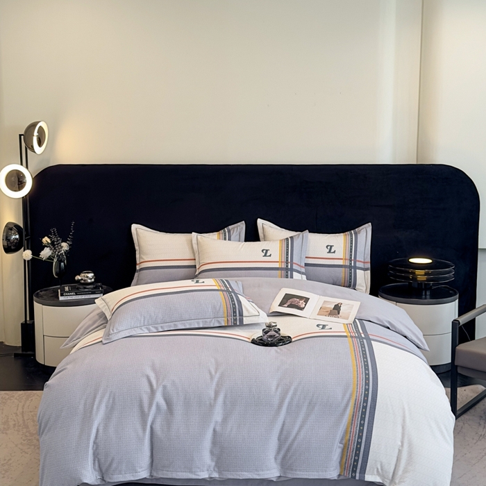 91家纺网 家纺一手货源 找家纺 喜四方 2025新款加厚全棉大版印花四件套 秋日摩卡灰