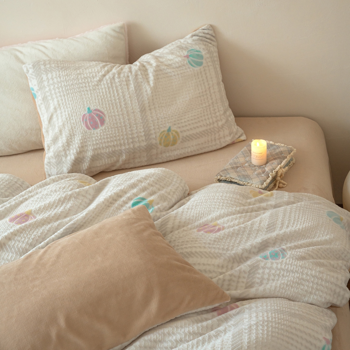 91家纺网 家纺一手货源 找家纺 （总）华超针织 2025新款 雕花牛奶绒四件套-南瓜派对