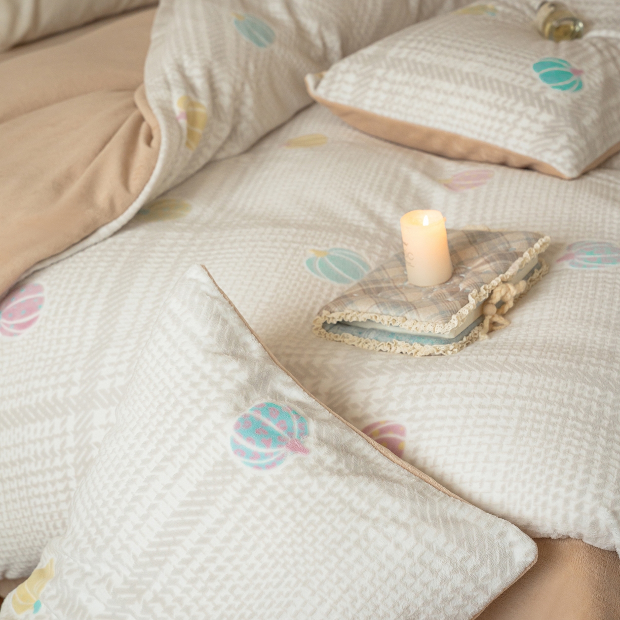 91家纺网 家纺一手货源 找家纺 （总）华超针织 2025新款 雕花牛奶绒四件套-南瓜派对