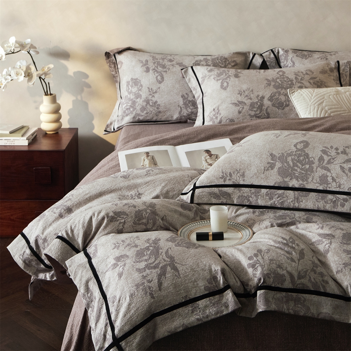 91家纺网 家纺一手货源 找家纺 优悦生活馆 2025新款高克重原麻印花四件套 风木槿-咖