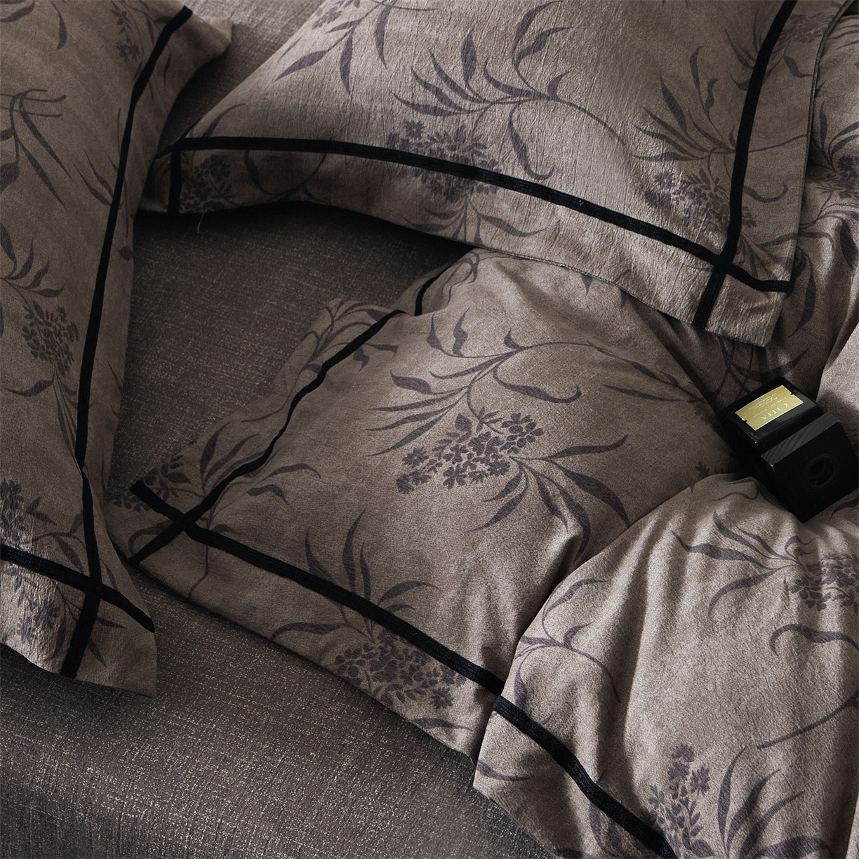 91家纺网 家纺一手货源 找家纺 优悦生活馆 2025新款高克重原麻印花四件套 玉茗