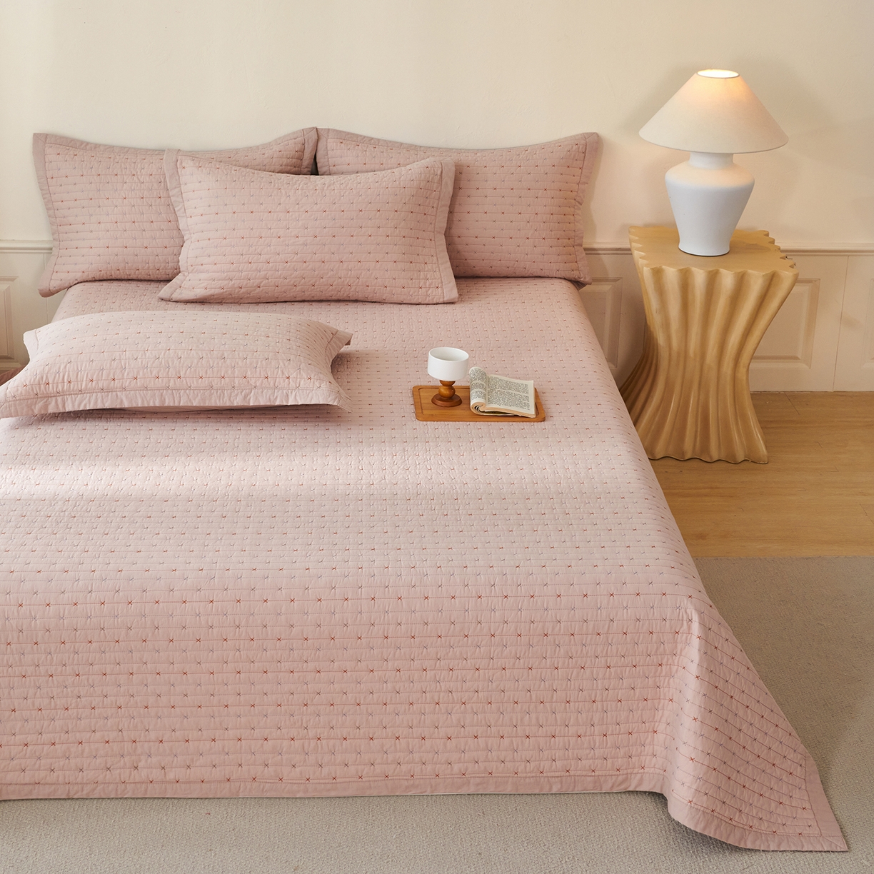 91家纺网 家纺一手货源 找家纺 （总）莎果家纺 2025新款米粒绣系列双面纯棉60支平纹床盖（上架此商品联系莎果）