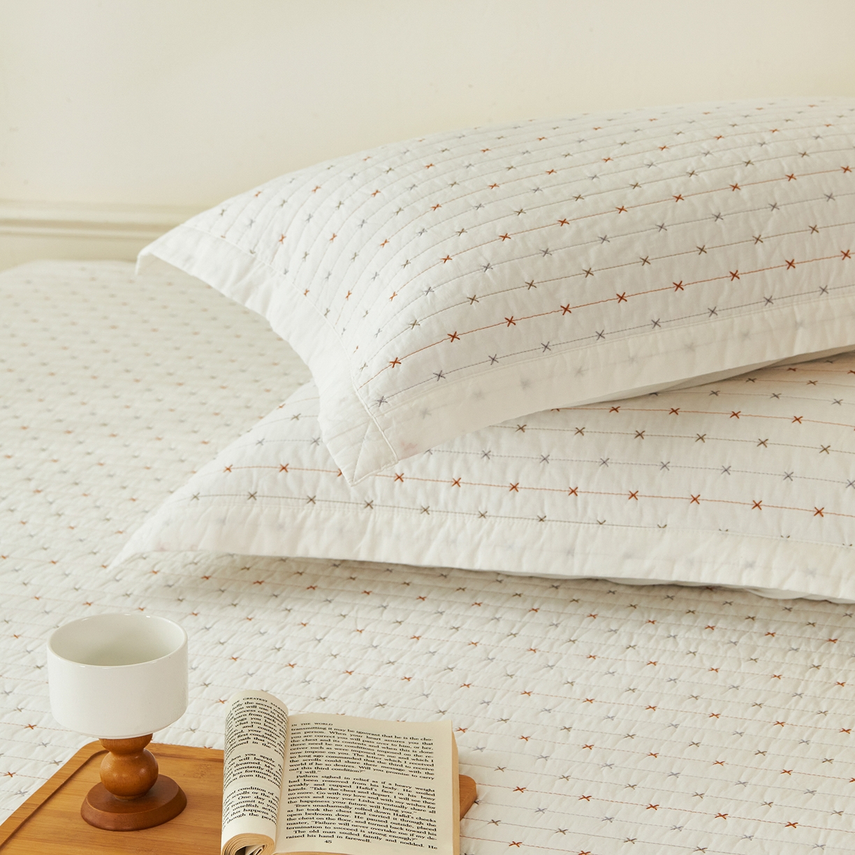 91家纺网 家纺一手货源 找家纺 莎果家纺 2025新款米粒绣系列双面纯棉60支平纹床盖（上架此商品联系莎果） 小米粒-白