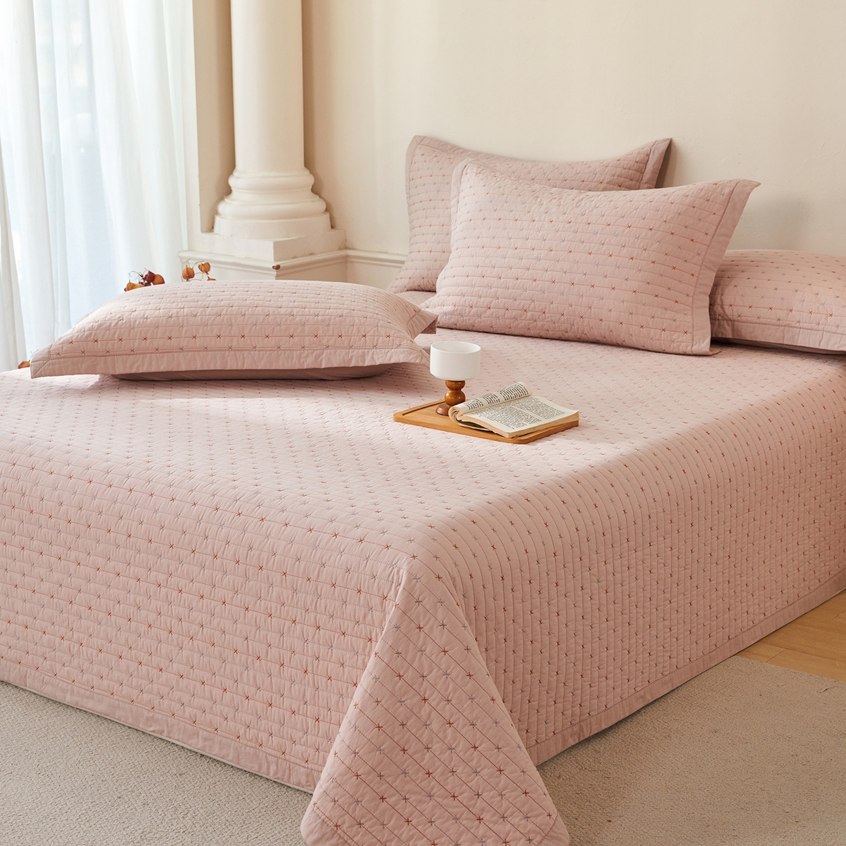 91家纺网 家纺一手货源 找家纺 莎果家纺 2025新款米粒绣系列双面纯棉60支平纹床盖（上架此商品联系莎果） 小米粒-粉