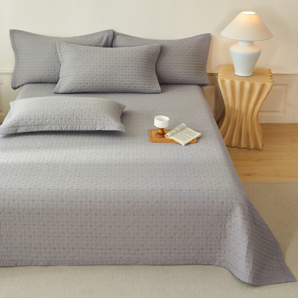 91家纺网 家纺一手货源 找家纺 （总）莎果家纺 2025新款米粒绣系列双面纯棉60支平纹床盖（上架此商品联系莎果）