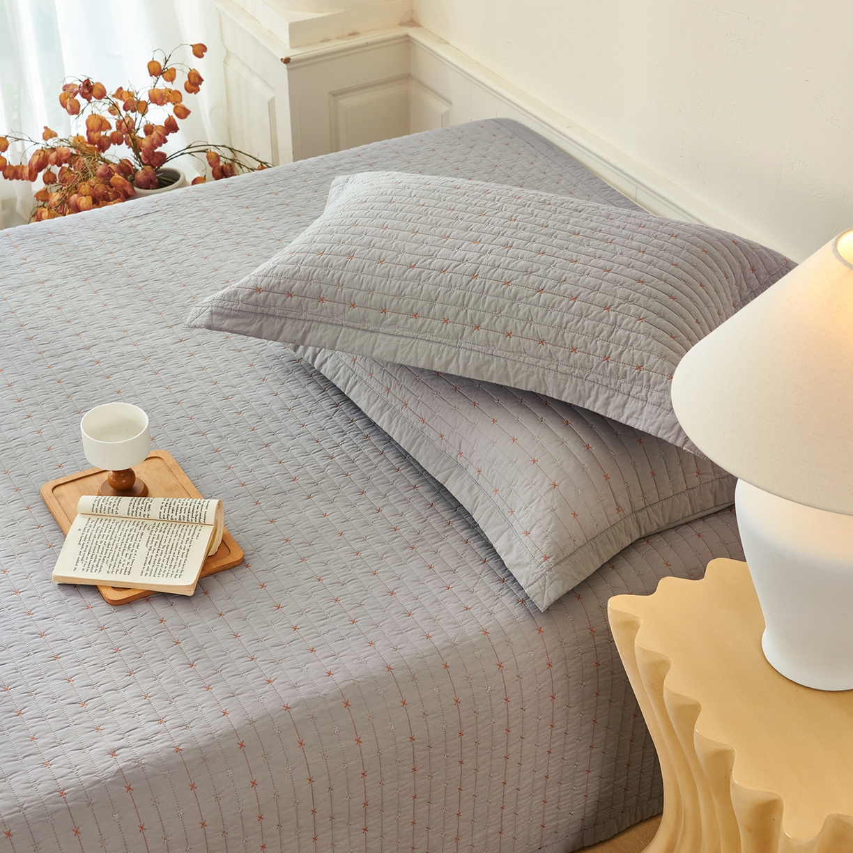 91家纺网 家纺一手货源 找家纺 莎果家纺 2025新款米粒绣系列双面纯棉60支平纹床盖（上架此商品联系莎果） 小米粒-灰