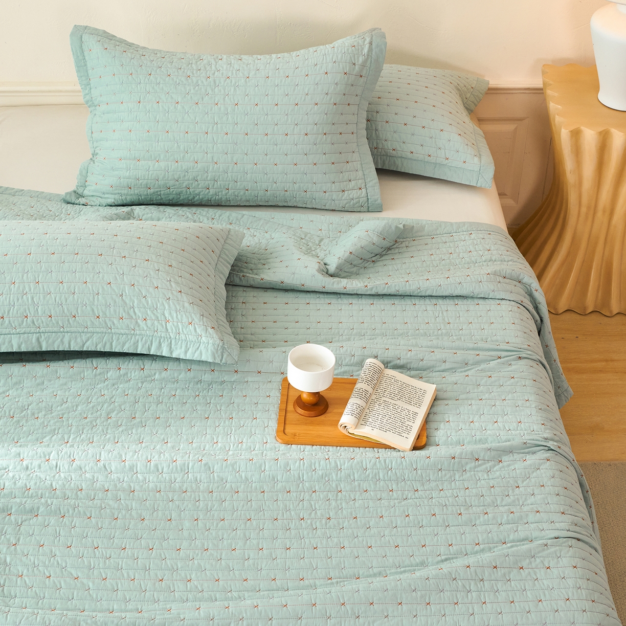 91家纺网 家纺一手货源 找家纺 莎果家纺 2025新款米粒绣系列双面纯棉60支平纹床盖（上架此商品联系莎果） 小米粒-浅绿