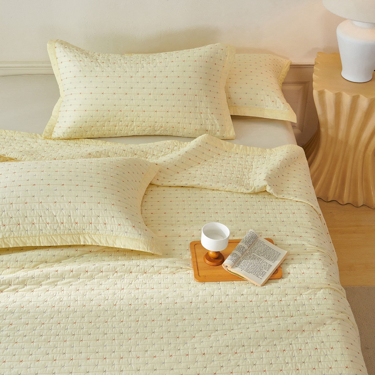 91家纺网 家纺一手货源 找家纺 莎果家纺 2025新款米粒绣系列双面纯棉60支平纹床盖（上架此商品联系莎果） 小米粒-黄