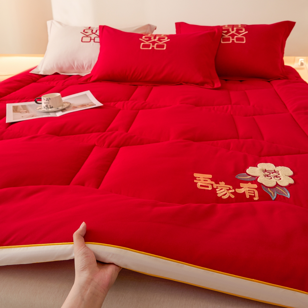 91家纺网 家纺一手货源 找家纺 （总）玉雅家纺 2025新款立体婚庆绣花大豆床垫床褥加厚垫被