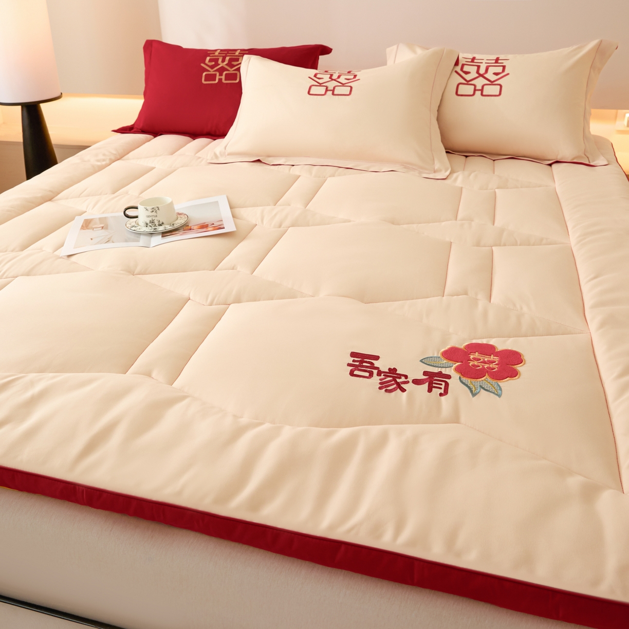 91家纺网 家纺一手货源 找家纺 玉雅家纺 2025新款立体婚庆绣花大豆床垫床褥加厚垫被 圆圆满满-米