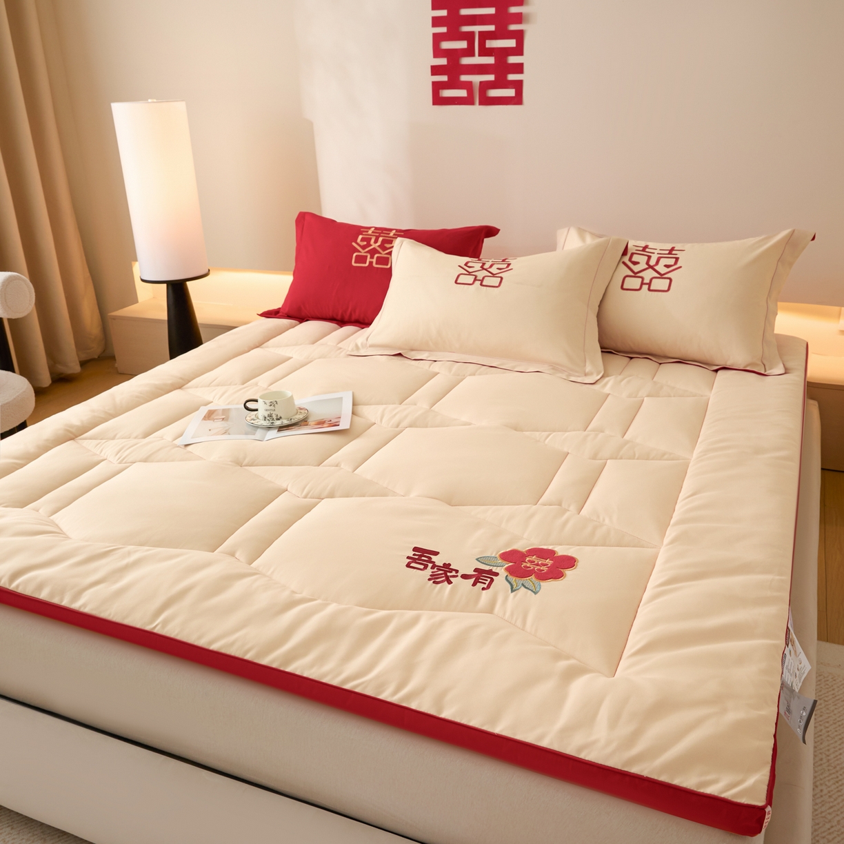 91家纺网 家纺一手货源 找家纺 玉雅家纺 2025新款立体婚庆绣花大豆床垫床褥加厚垫被 圆圆满满-米