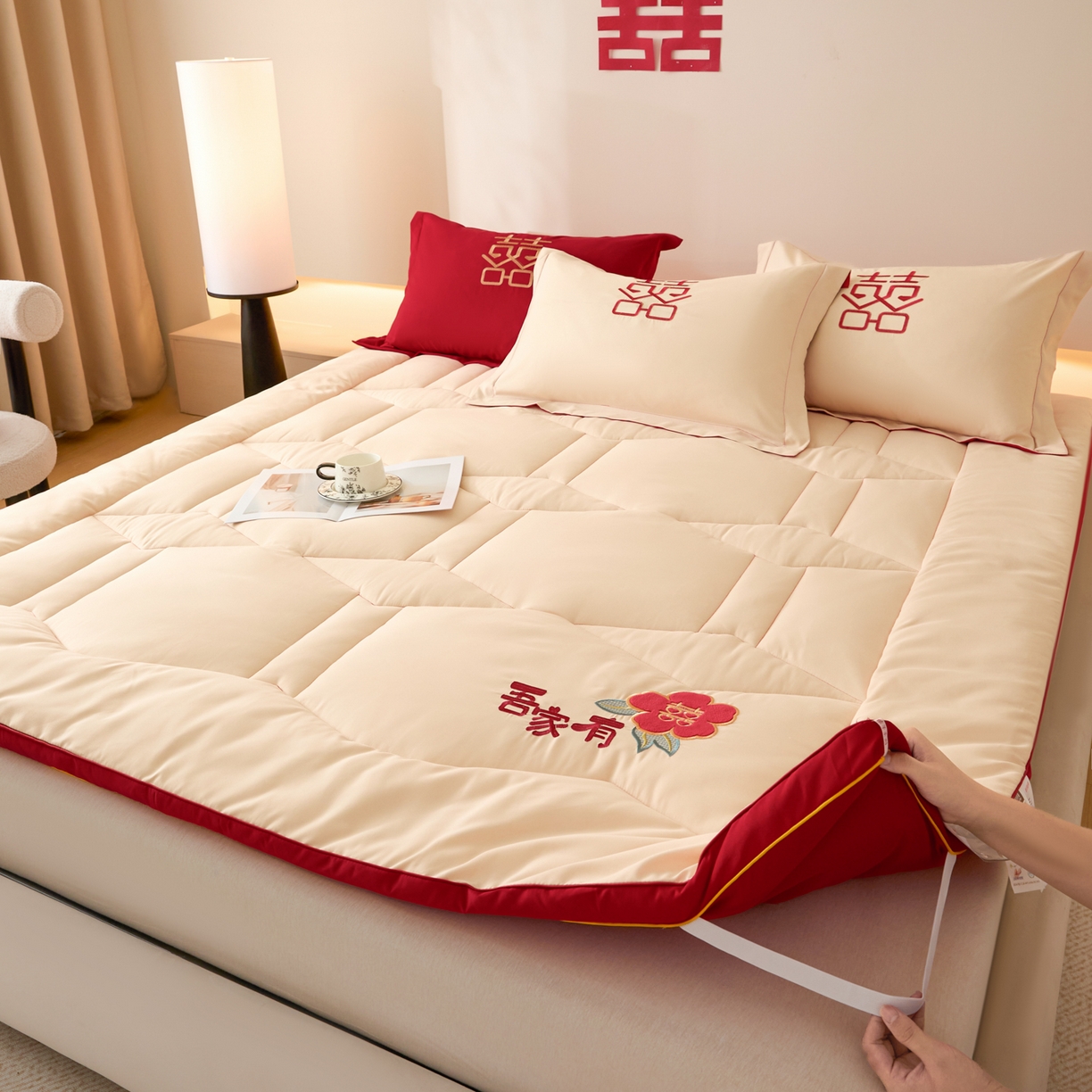 玉雅家纺 2025新款立体婚庆绣花大豆床垫床褥加厚垫被 圆圆满满-米