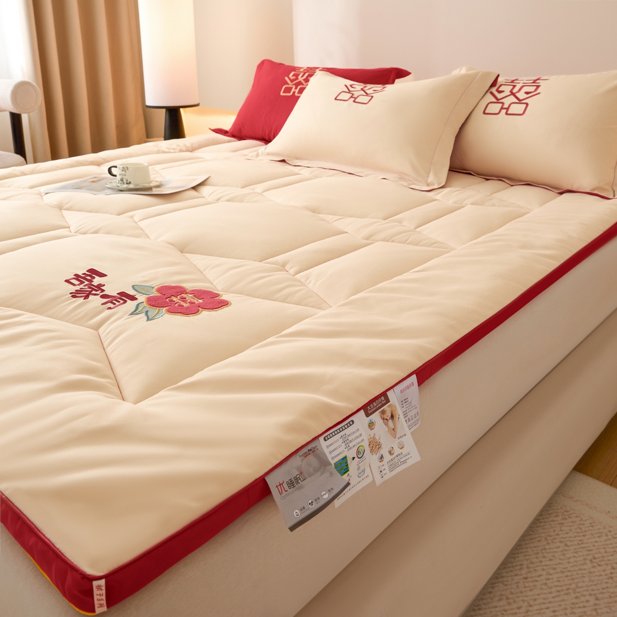 91家纺网 家纺一手货源 找家纺 玉雅家纺 2025新款立体婚庆绣花大豆床垫床褥加厚垫被 圆圆满满-米