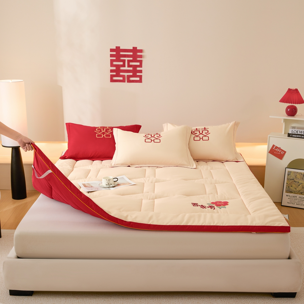 91家纺网 家纺一手货源 找家纺 玉雅家纺 2025新款立体婚庆绣花大豆床垫床褥加厚垫被 圆圆满满-米