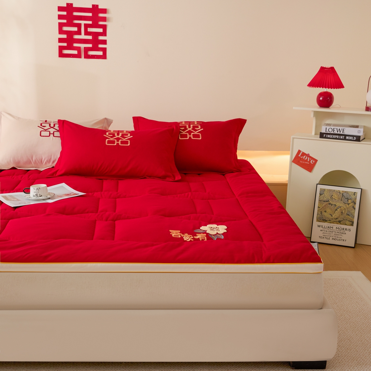 91家纺网 家纺一手货源 找家纺 玉雅家纺 2025新款立体婚庆绣花大豆床垫床褥加厚垫被 圆圆满满-红